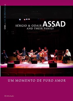 Un momento de puro amor [DVD] available at Guitar Notes.